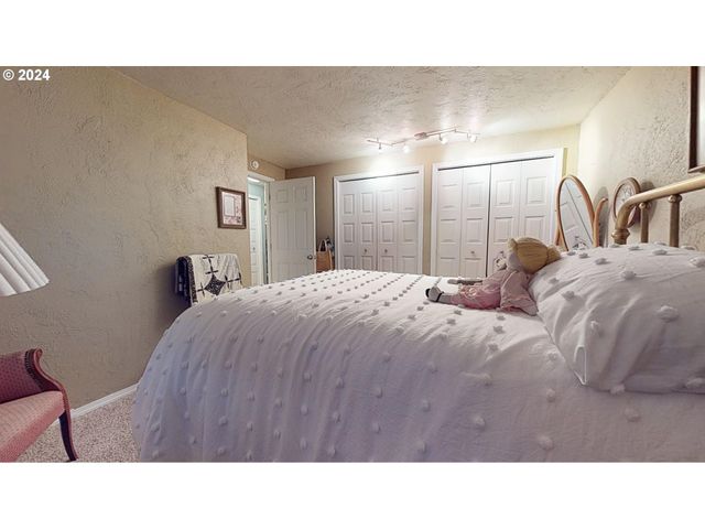 2119 15TH St, Springfield, OR 97477