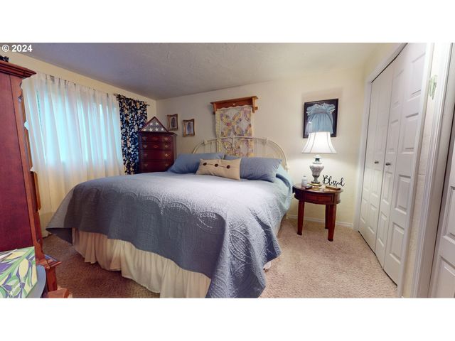 2119 15TH St, Springfield, OR 97477