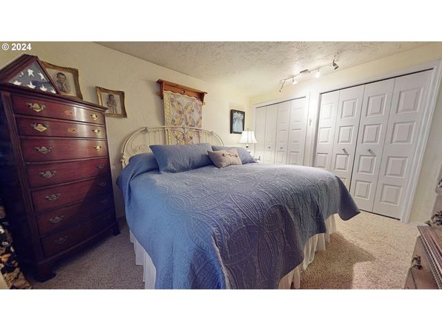 2119 15TH St, Springfield, OR 97477