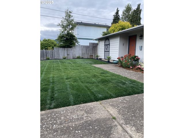 2119 15TH St, Springfield, OR 97477
