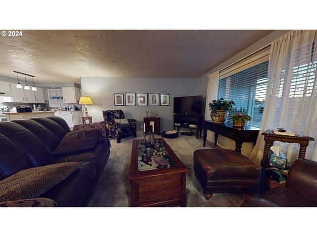 2119 15TH St, Springfield, OR 97477