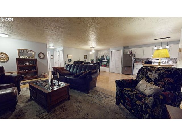 2119 15TH St, Springfield, OR 97477