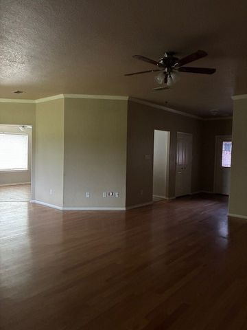 1157 N 3rd Street, Wills Point, TX 75169