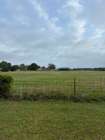 1157 N 3rd Street, Wills Point, TX 75169