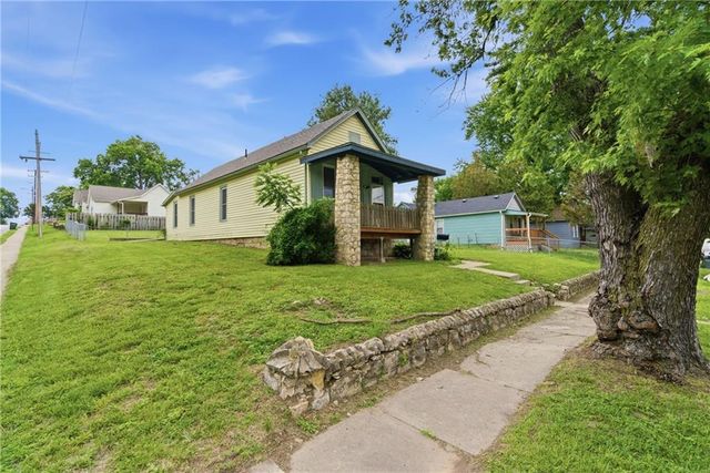 932 Dakota Street, Leavenworth, KS 66048
