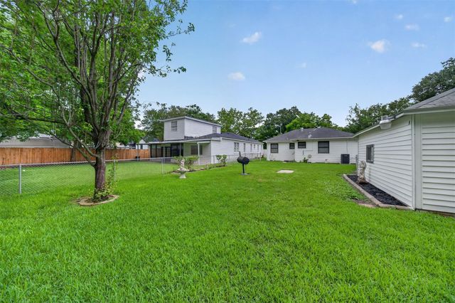 8323 Bonner Drive, Houston, TX 77017