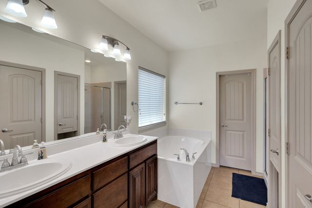 5209 Prestwick Drive, Arlington, TX 76001