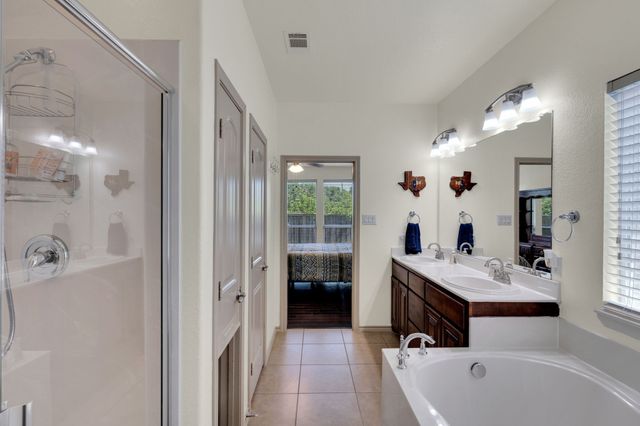 5209 Prestwick Drive, Arlington, TX 76001