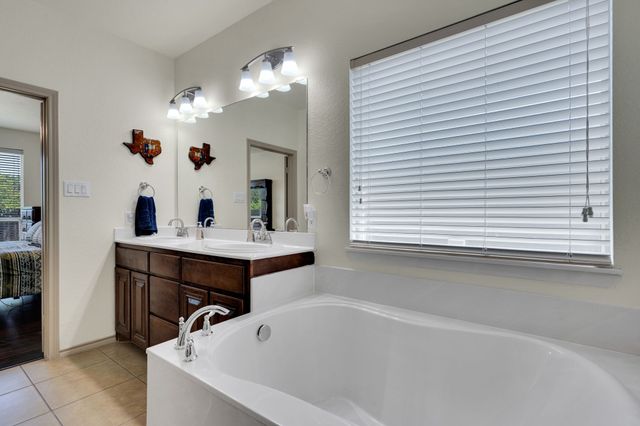5209 Prestwick Drive, Arlington, TX 76001
