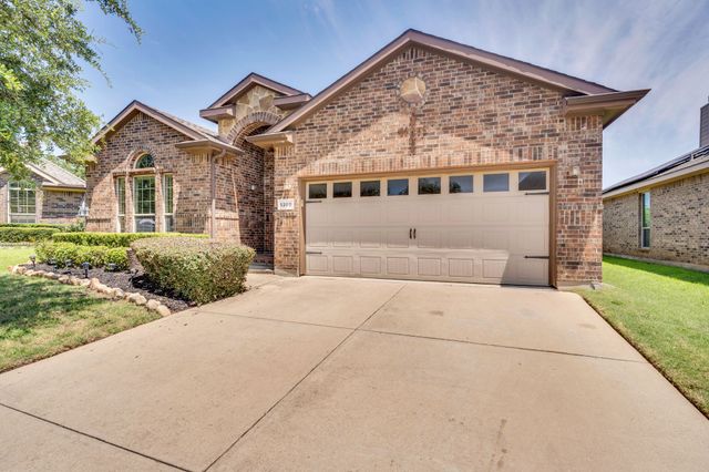 5209 Prestwick Drive, Arlington, TX 76001