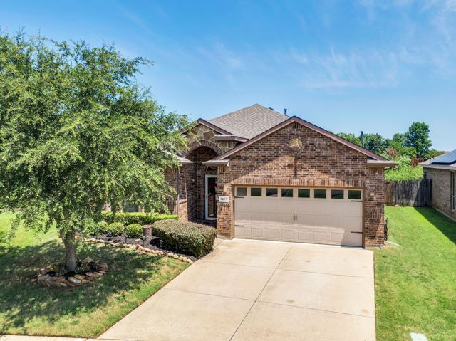 5209 Prestwick Drive, Arlington, TX 76001