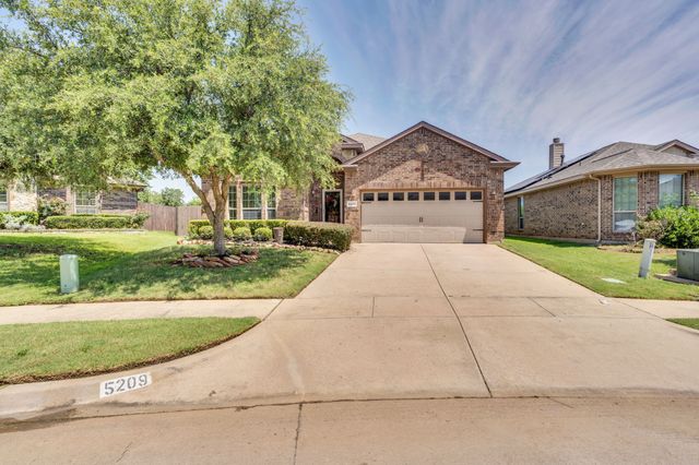 5209 Prestwick Drive, Arlington, TX 76001