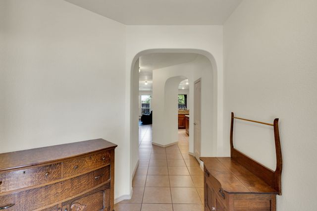 5209 Prestwick Drive, Arlington, TX 76001