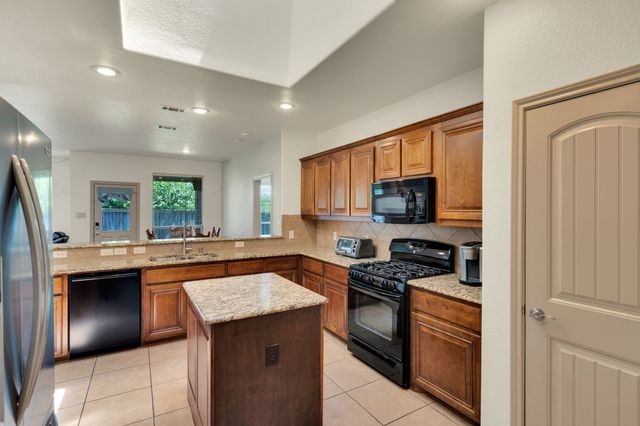 5209 Prestwick Drive, Arlington, TX 76001