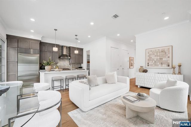 11 Gabriel Court 11, Paramus, NJ 07652