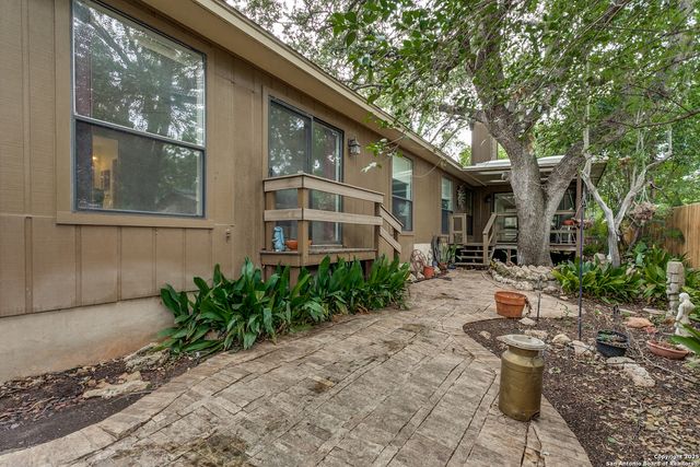 7131 Thrush View Ln, San Antonio, TX 78209