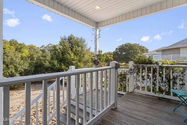 7613 Belle Fontaine Drive, Ocean Springs, MS 39564