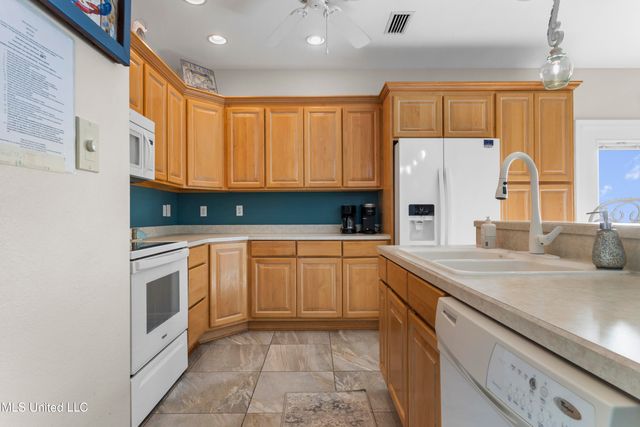 7613 Belle Fontaine Drive, Ocean Springs, MS 39564