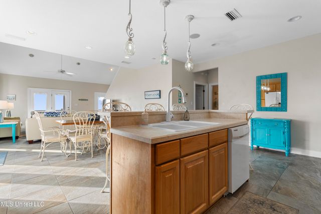 7613 Belle Fontaine Drive, Ocean Springs, MS 39564