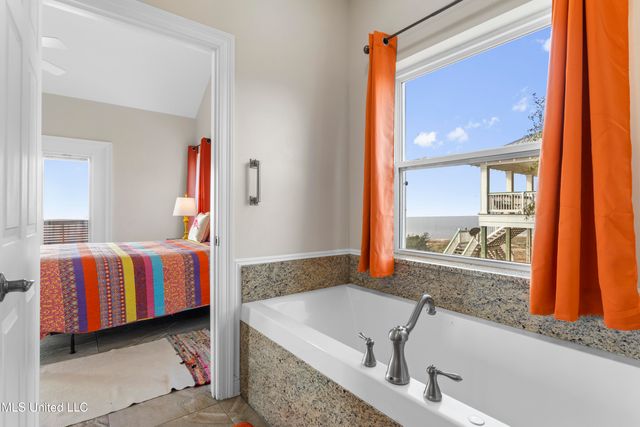 7613 Belle Fontaine Drive, Ocean Springs, MS 39564