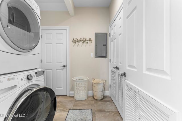 7613 Belle Fontaine Drive, Ocean Springs, MS 39564