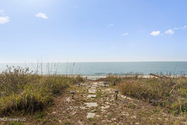 7613 Belle Fontaine Drive, Ocean Springs, MS 39564