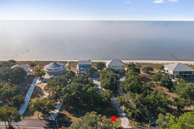 7613 Belle Fontaine Drive, Ocean Springs, MS 39564