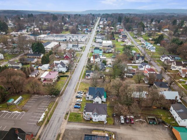 35 W SMITH Street, Corry, PA 16407