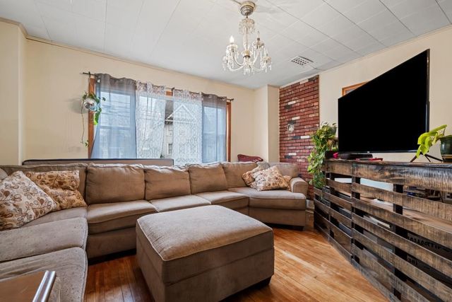 35 W SMITH Street, Corry, PA 16407