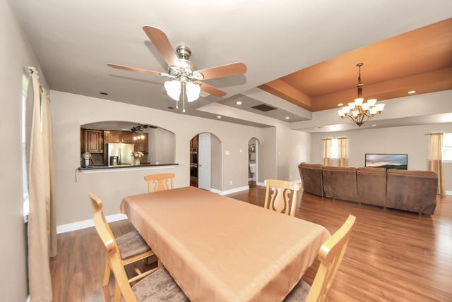15443 W Loop Dr, Plantersville, TX 77363