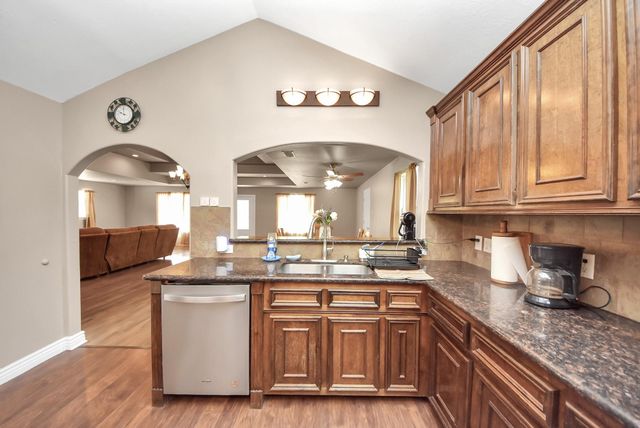 15443 W Loop Dr, Plantersville, TX 77363