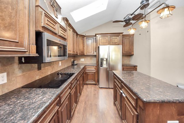 15443 W Loop Dr, Plantersville, TX 77363