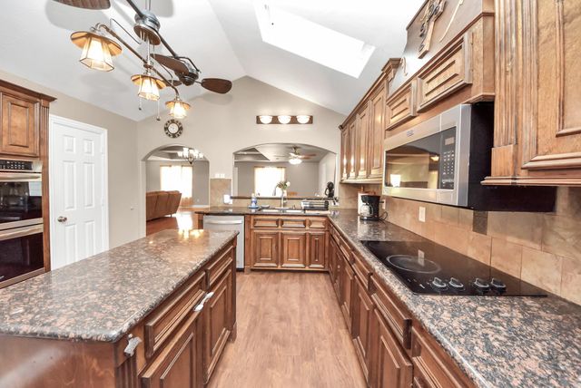 15443 W Loop Dr, Plantersville, TX 77363