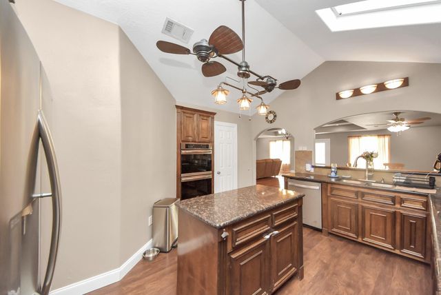 15443 W Loop Dr, Plantersville, TX 77363