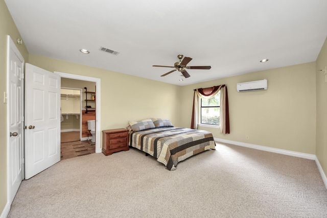 15443 W Loop Dr, Plantersville, TX 77363