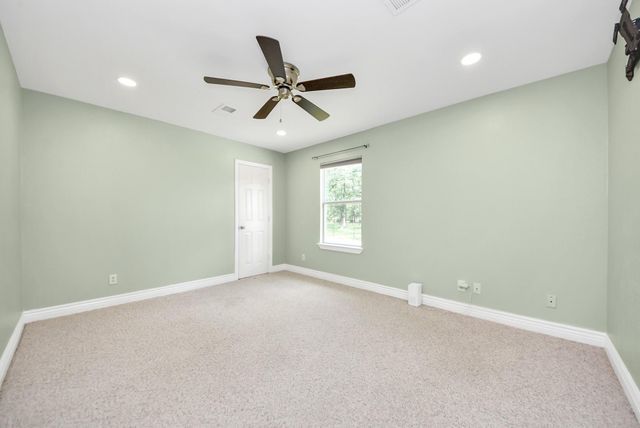15443 W Loop Dr, Plantersville, TX 77363