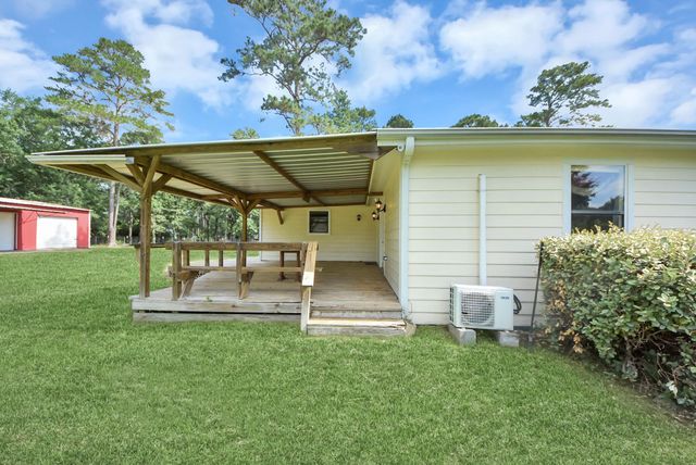 15443 W Loop Dr, Plantersville, TX 77363