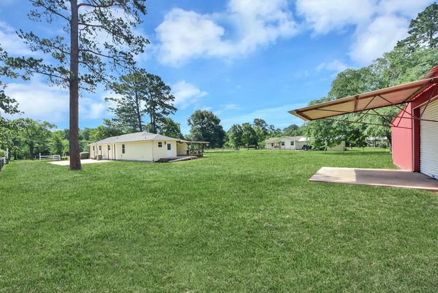 15443 W Loop Dr, Plantersville, TX 77363