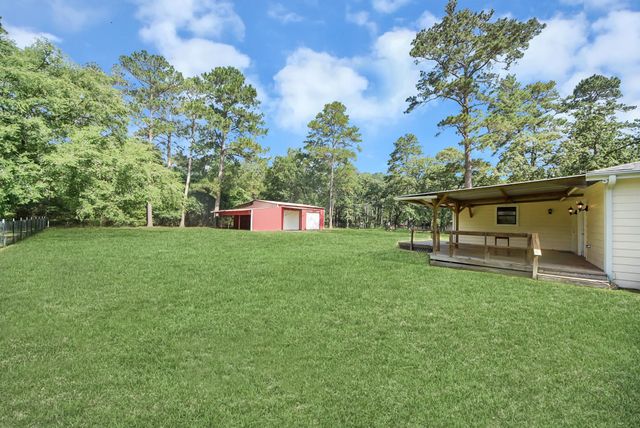 15443 W Loop Dr, Plantersville, TX 77363
