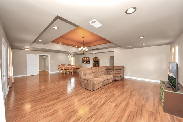 15443 W Loop Dr, Plantersville, TX 77363