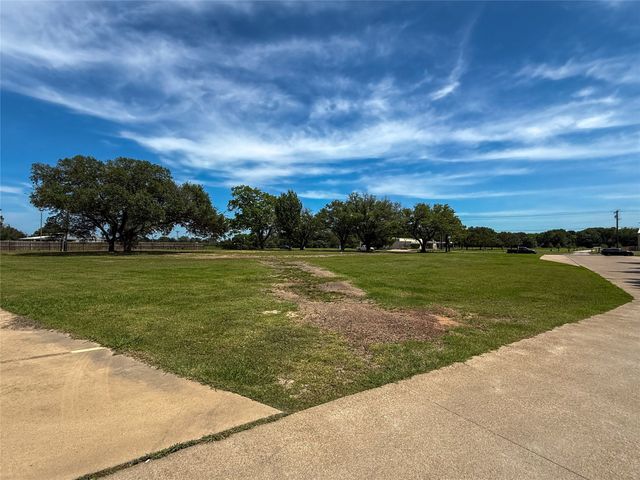 600 E Cedar Creek Parkway, Seven Points, TX 75143