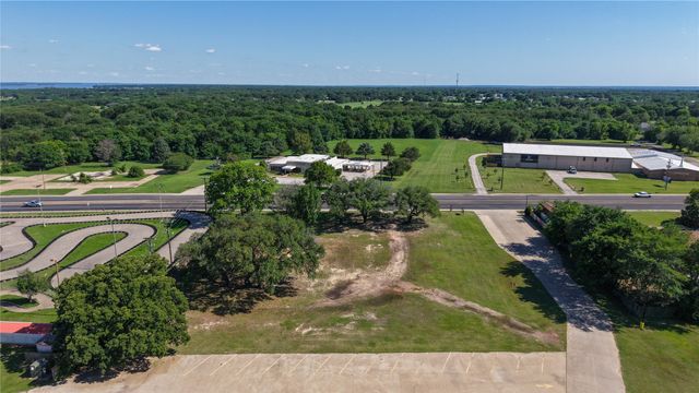 600 E Cedar Creek Parkway, Seven Points, TX 75143