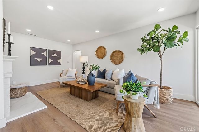 2703 Knoxville, Long Beach, CA 90815