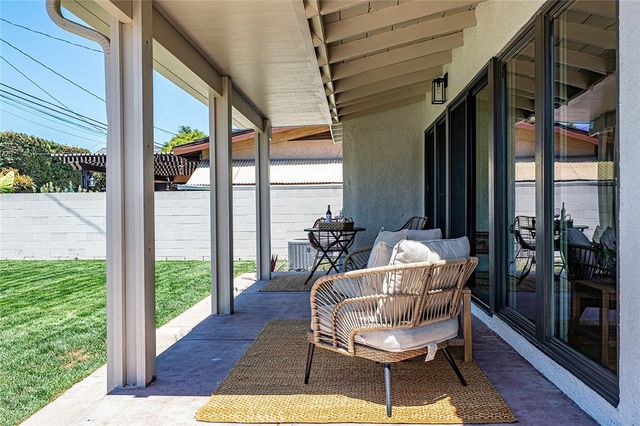 2703 Knoxville, Long Beach, CA 90815