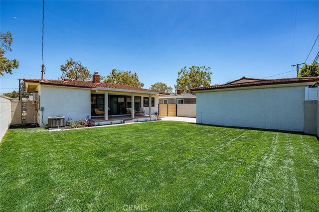 2703 Knoxville, Long Beach, CA 90815