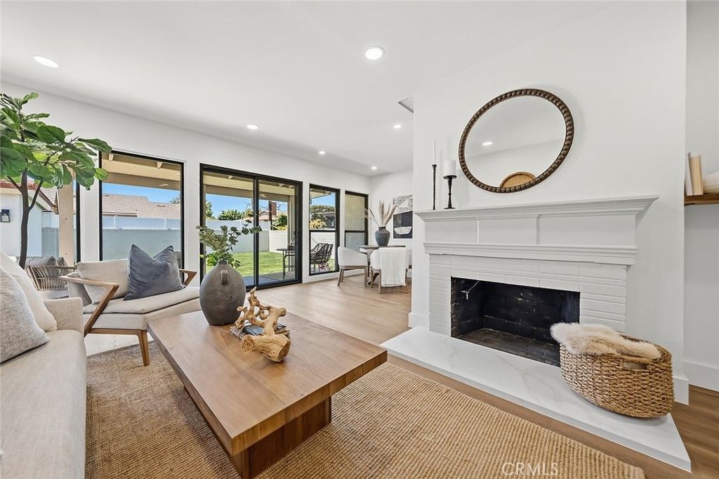 Image 11 of property listing at 2703 Knoxville, Long Beach, CA 90815