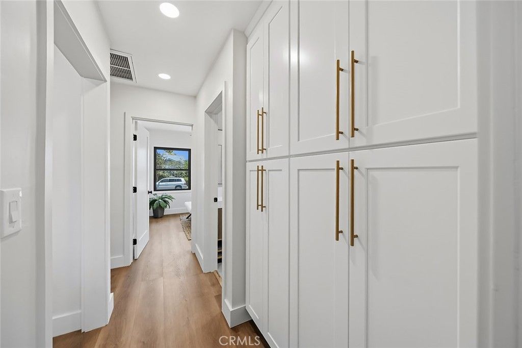 Image 13 of property listing at 2703 Knoxville, Long Beach, CA 90815