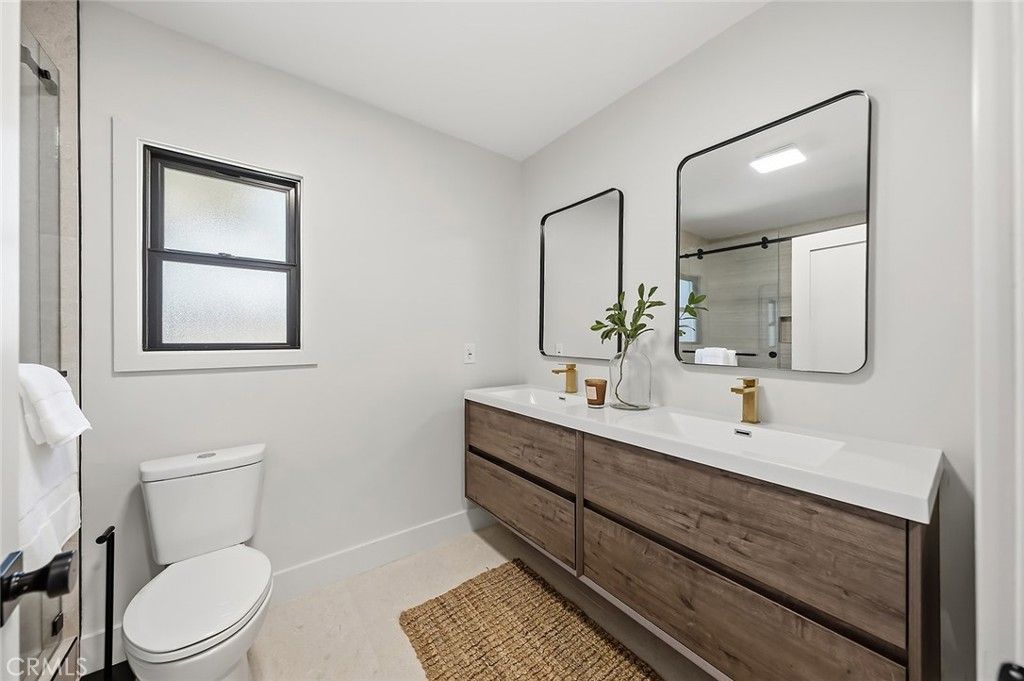 Image 15 of property listing at 2703 Knoxville, Long Beach, CA 90815