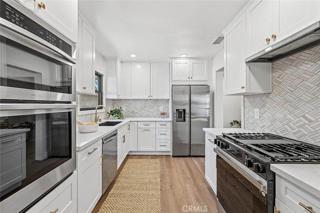 Image 3 of property listing at 2703 Knoxville, Long Beach, CA 90815
