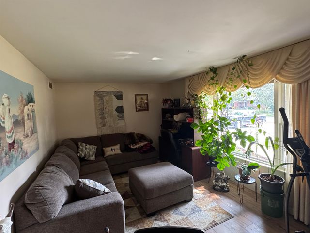 9090 Meadowland Drive, Grand Blanc, MI 48439